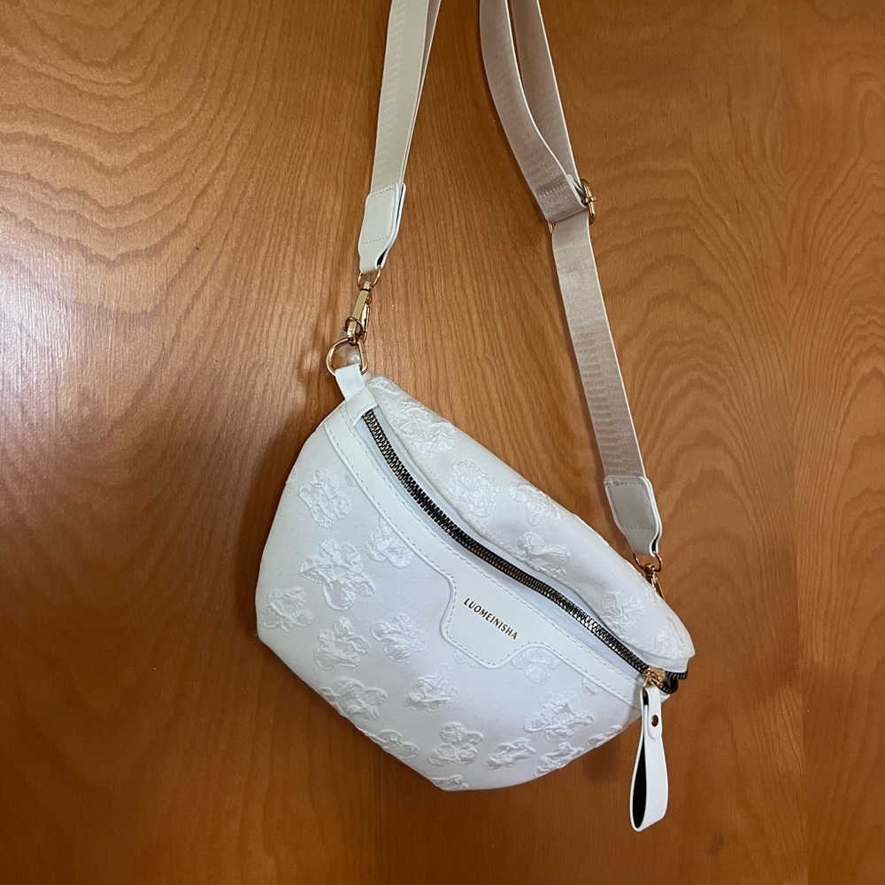 Crossbody or fannypack
